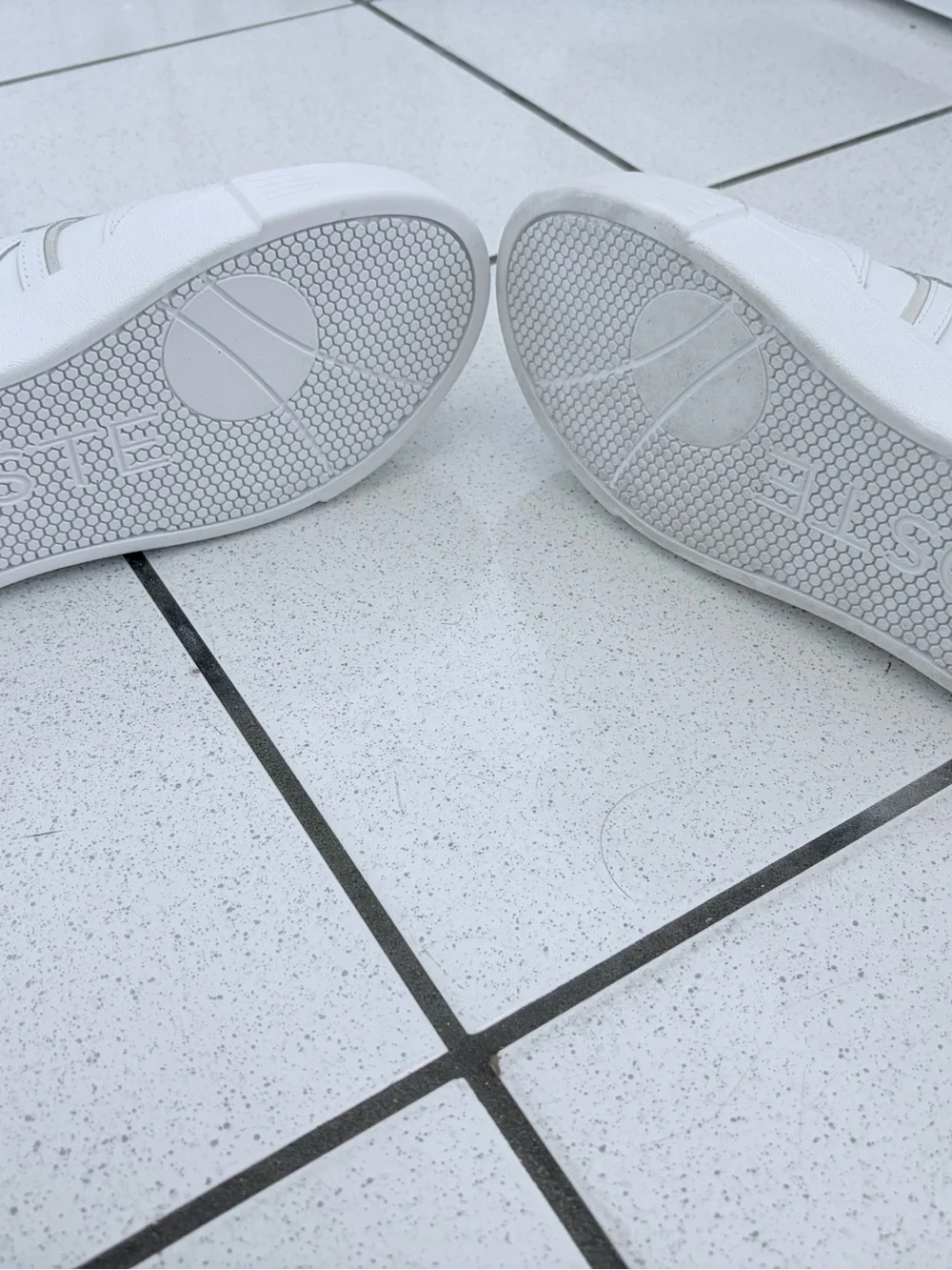 Lacoste Sneakers Women’s Casual Shoes – Excellent Condition